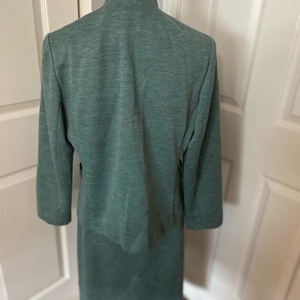 Vintage Henry Lee skirt suit right out of Mad Men.  Comes with matching belt. - Picture 6 of 6